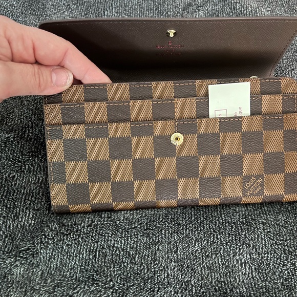 LOUIS VUITTON Damier Ebene Sarah Long Wallet - Picture 2 of 3
